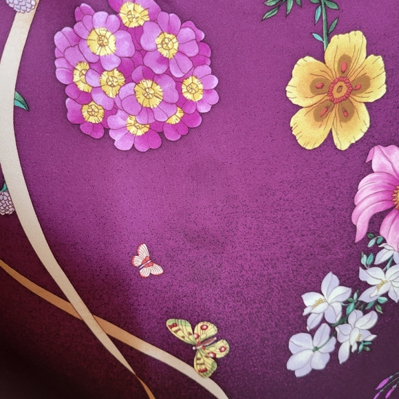 Vintage GUCCI-FLORA collection hand-rolled 100% seta silk scarf - Picture 16 of 17